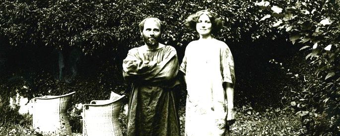 Klimt e a amada Emilie Flöge, muitos especialistas sugerem que os protagonistas de O Beijo são os próprios amantes.