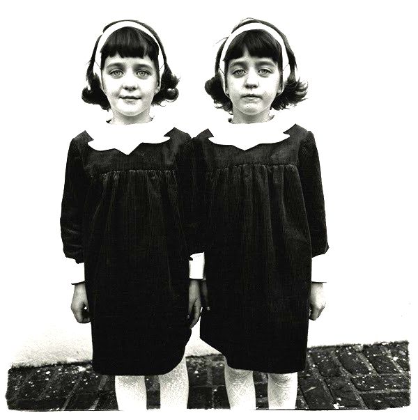 as gêmeas fotografadas por Diane Arbus